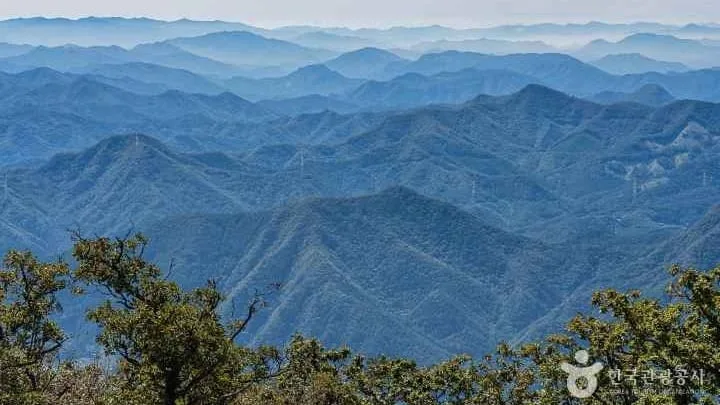가리왕산과-인근-산맥의-풍경