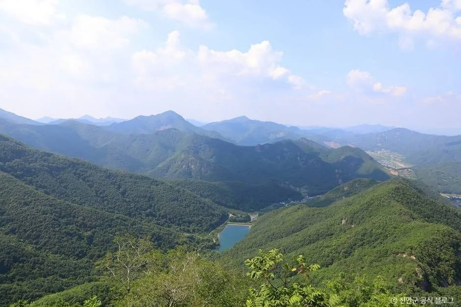 구봉산-일대의-산과-저수지