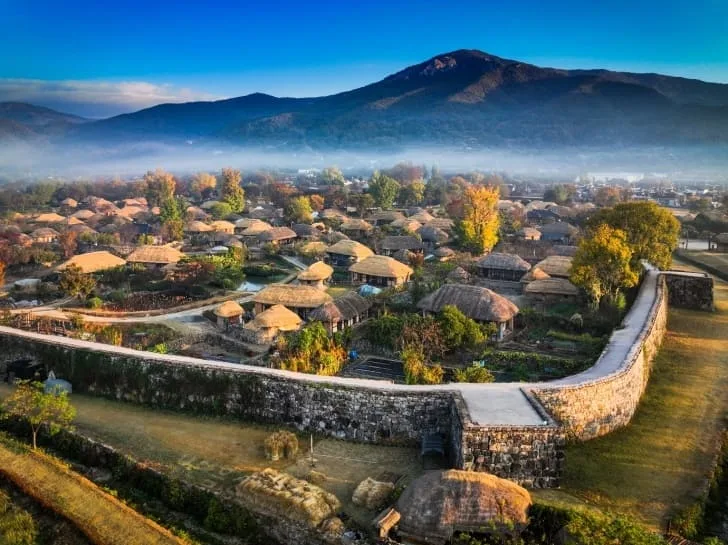 운무-아래-낙안읍성의-전경