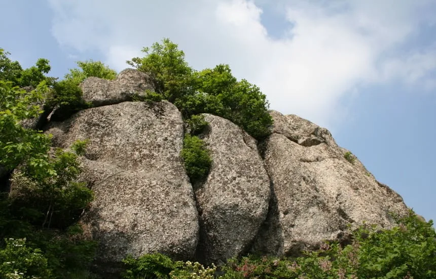 거대한-남이바위-형상