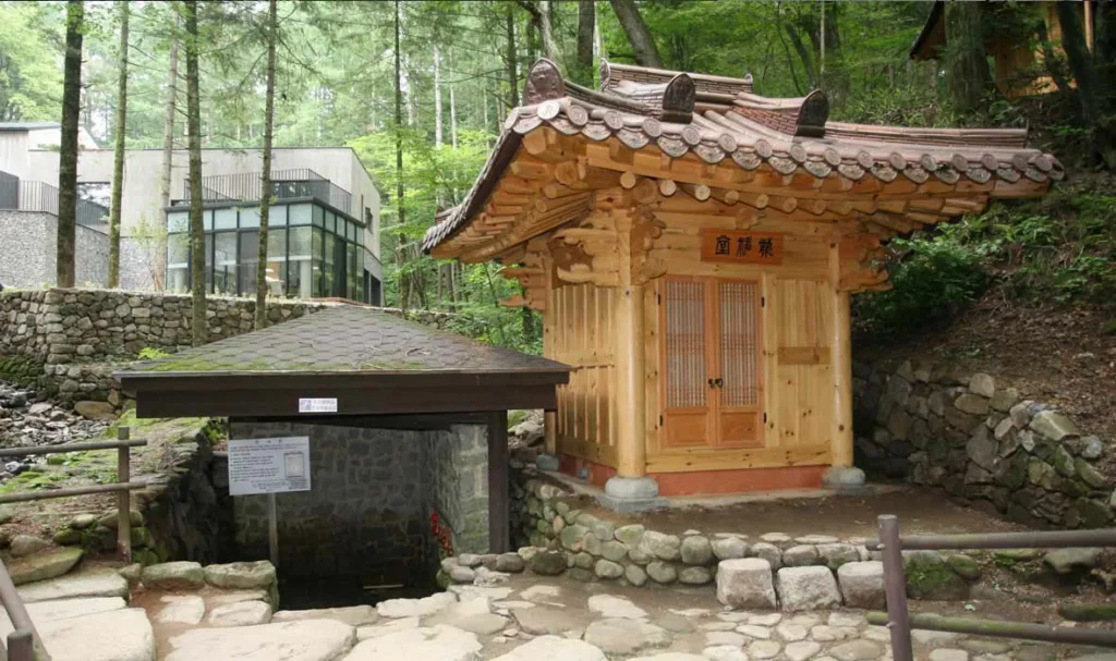 방아다리-약수터의-전경