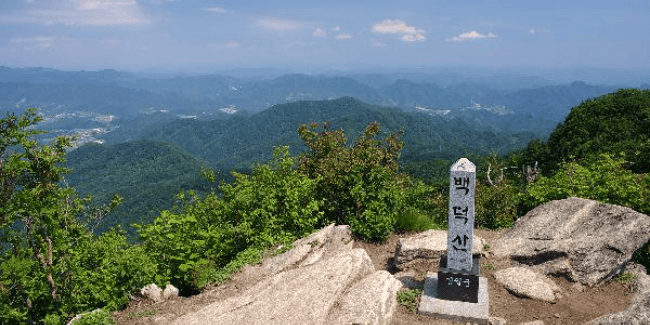 백덕산-정상석이-보여지고-있다.