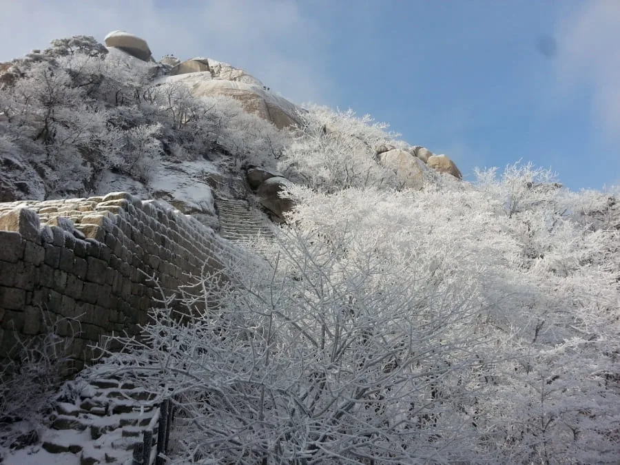 북한산에-흰-눈이-가득-쌓였다.