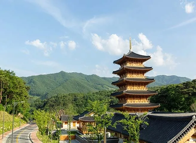 사명대사공원-평화의-탑-전경