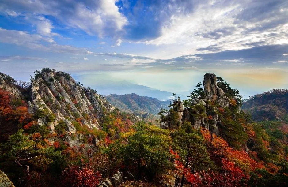 운악산-암봉에-단풍이-들었다.