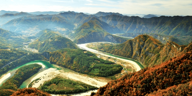 백운산과-동강이-어루어져-보이는-풍경이다.