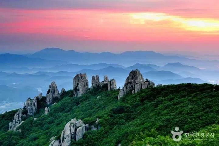 노을-아래-천관산의-여러-암봉