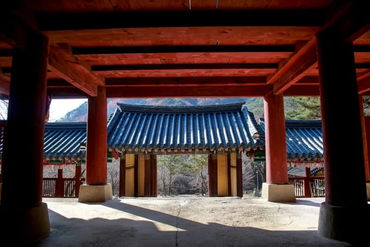 청평사-경운루-속-회전문