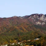 단풍이-물든-푸월산의-정상