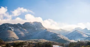 눈이-쌓인-팔영산의-전경