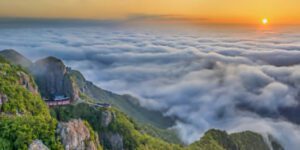 안개-위로-현월봉이-솟아있다.