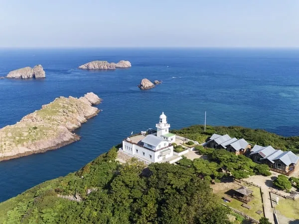 홍도-등대와-그-주변-풍경