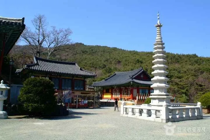 화방사-돌탑과-사찰